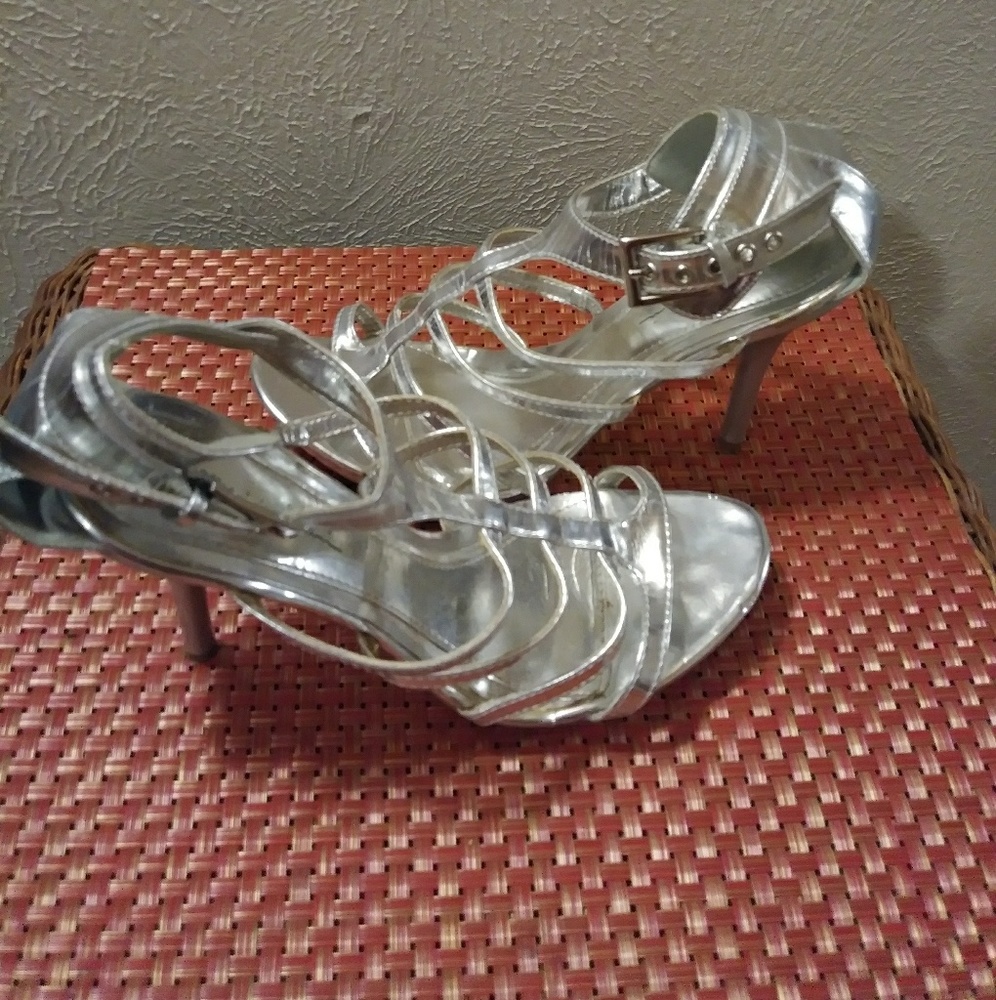 High Heels - Picture 2 of 3